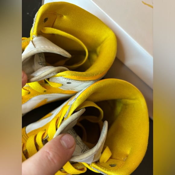 Nike Air Jordan 1 Mid White University Gold Yellow Size Women’s 8.5 New Laces - Picture 11 of 16